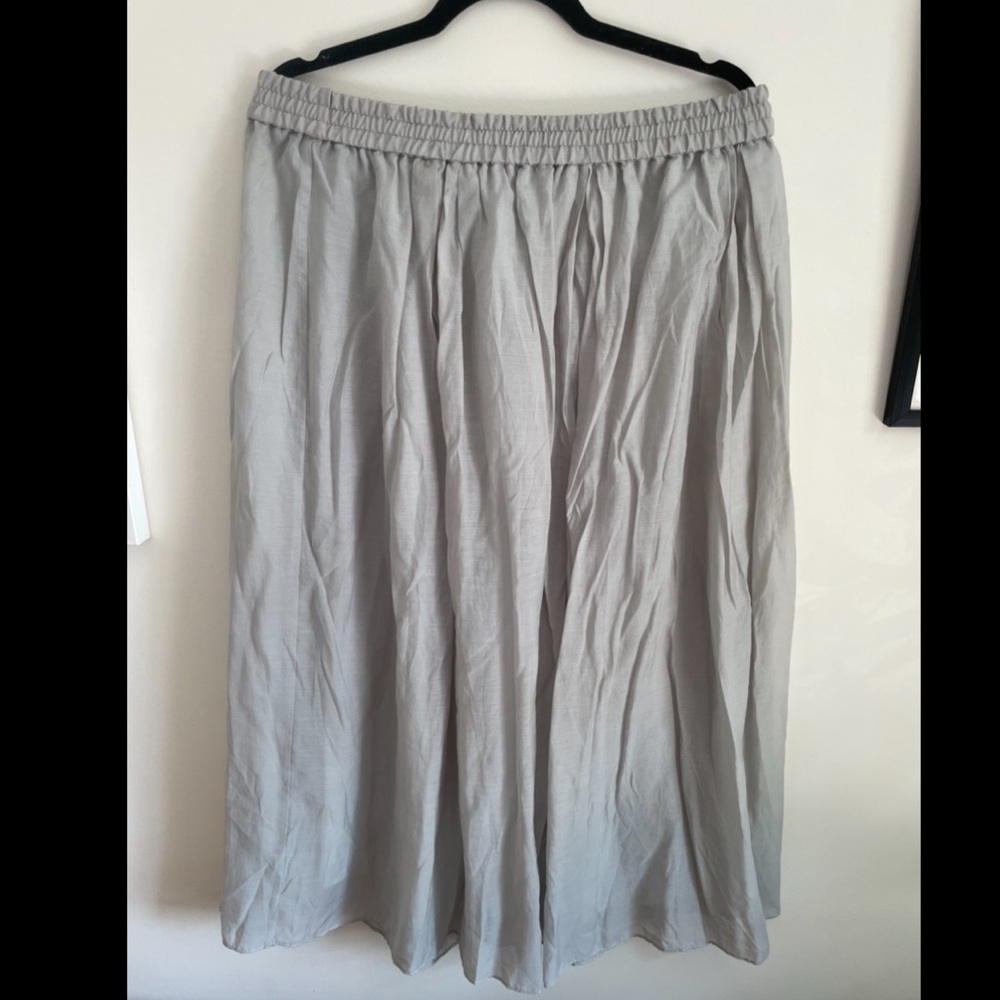 Sage /light green H&M flowy skirt with elastic waistband
